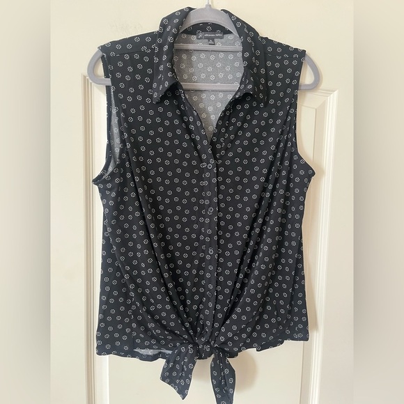 Adrianna Papell Tops - NWOT Adrianna Papell Black Sleeveless Tie-Front Top with Collar Women’s Size XL